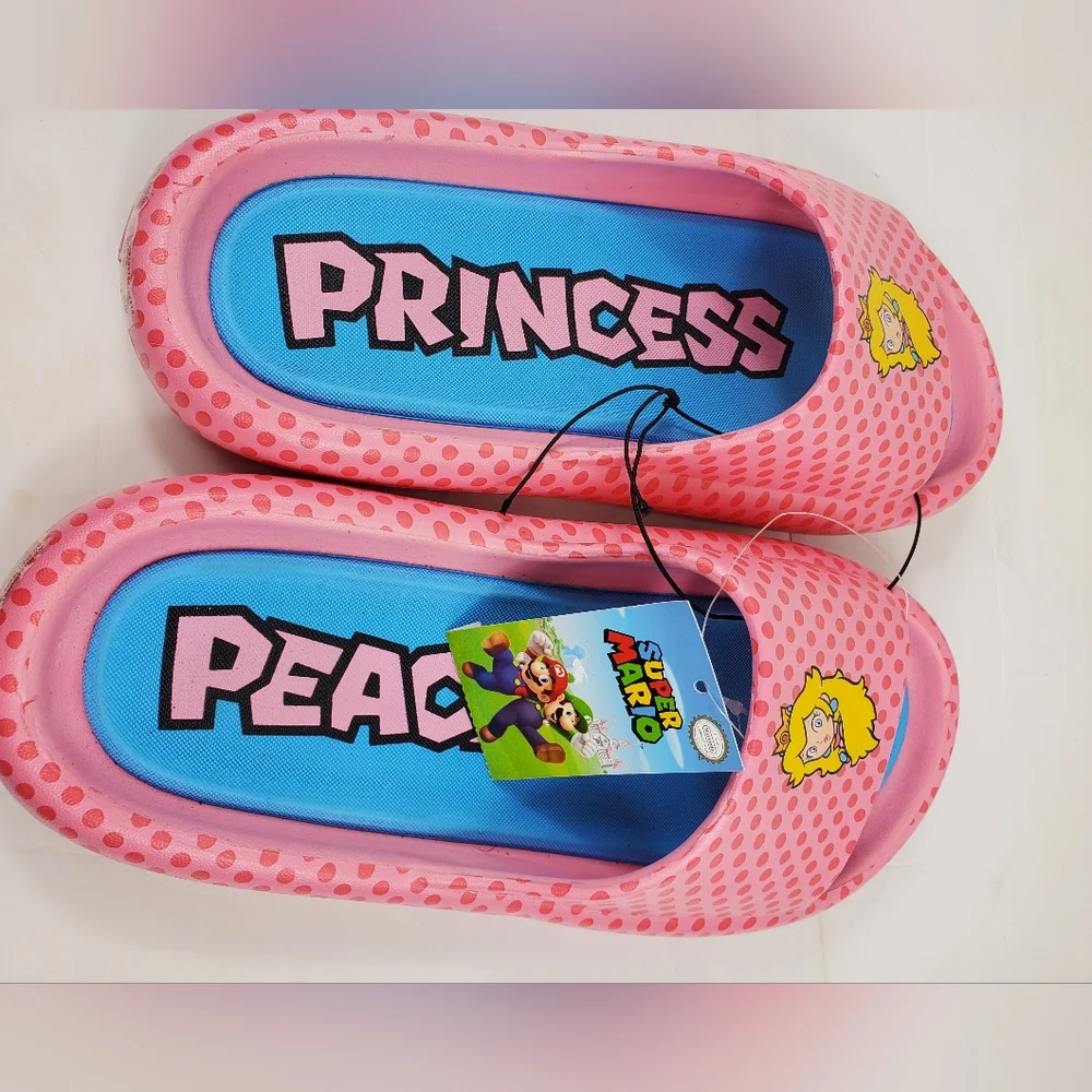 Ground Up Nintendo Princess Peach Foam Character Sandals - Picture 4 of 4